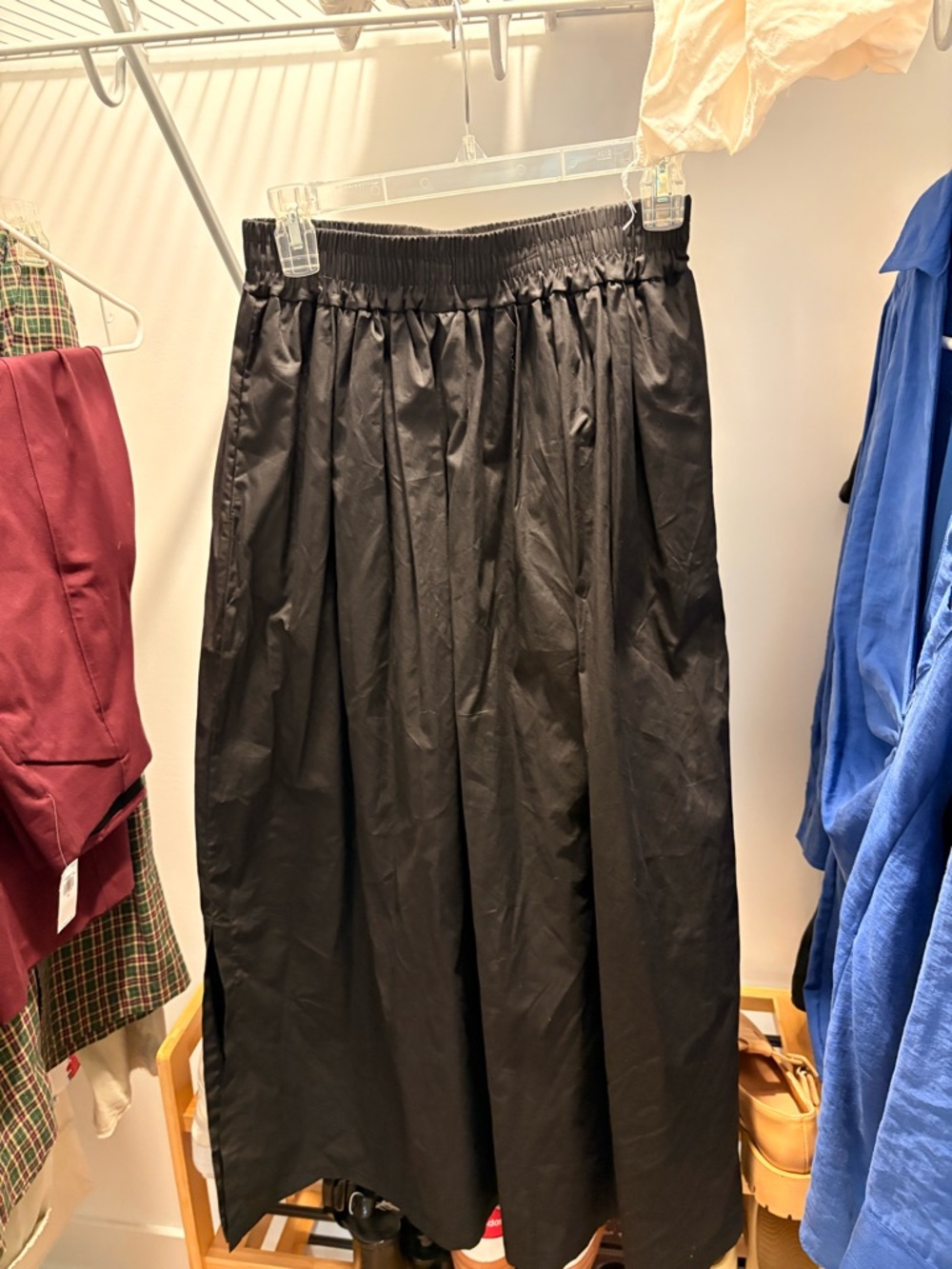 Classic Black Elastic-Waist Maxi Skirt